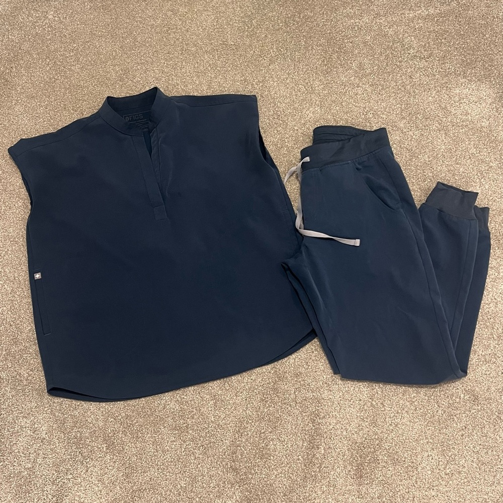 Figs Women's Dark Blue Sleeveless Top and Joggers
